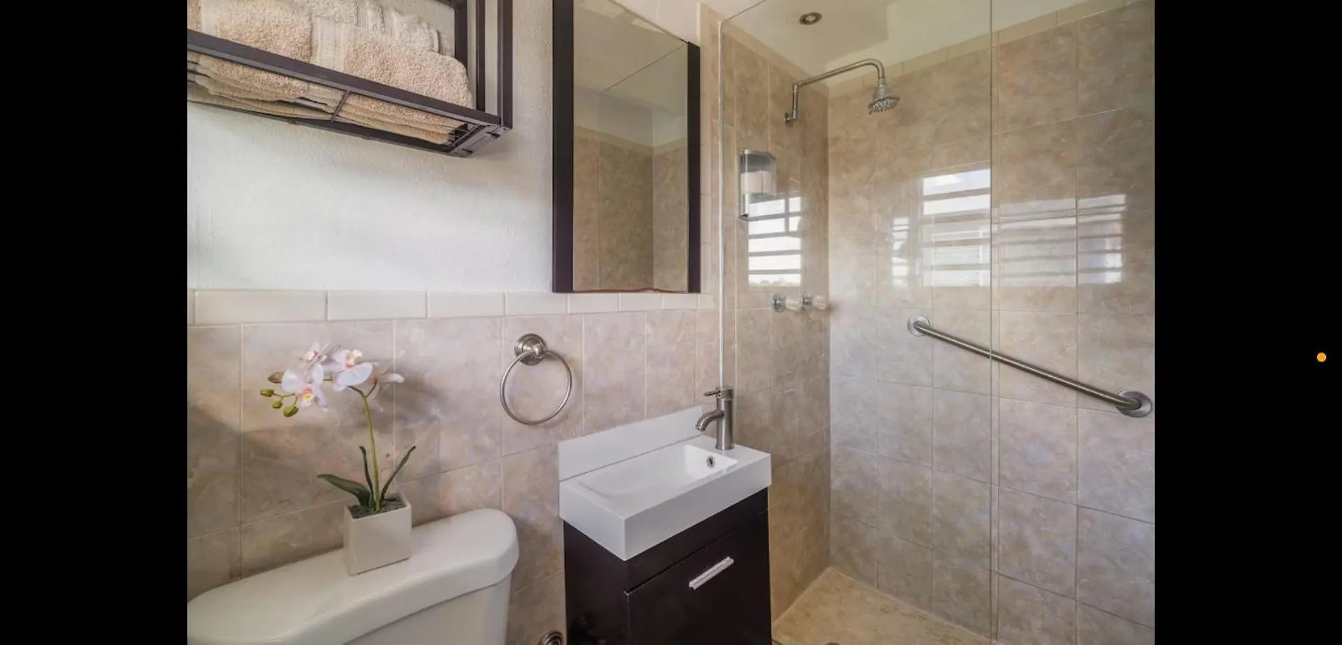 Playa Isla Verde - Beautiful 2 Bed - 2 Bath! San Juan Apartment